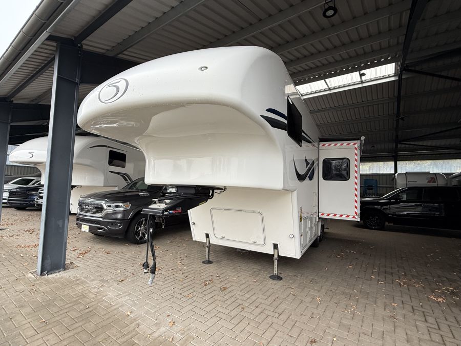 Fifth Wheel Co Celtic Rambler