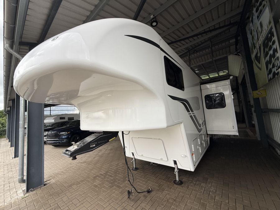 Fifth Wheel Co Celtic Rambler